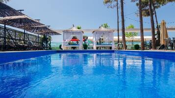 Outdoor pool, open 9:00 AM to 7:00 PM, pool loungers