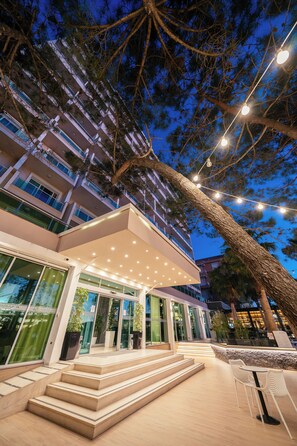 Front of property - Albanian Star Hotel (Golem)