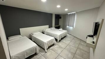 مكتب وتجهيزات عازلة للصوت ومكواة/لوح كي وواي فاي مجانًا