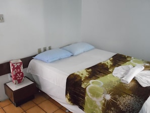 Minibar, free WiFi, bed sheets