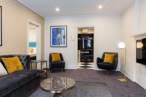 Egyptian cotton sheets, premium bedding, down duvets, pillow-top beds - DoubleTree by Hilton Wellington (Wellington)