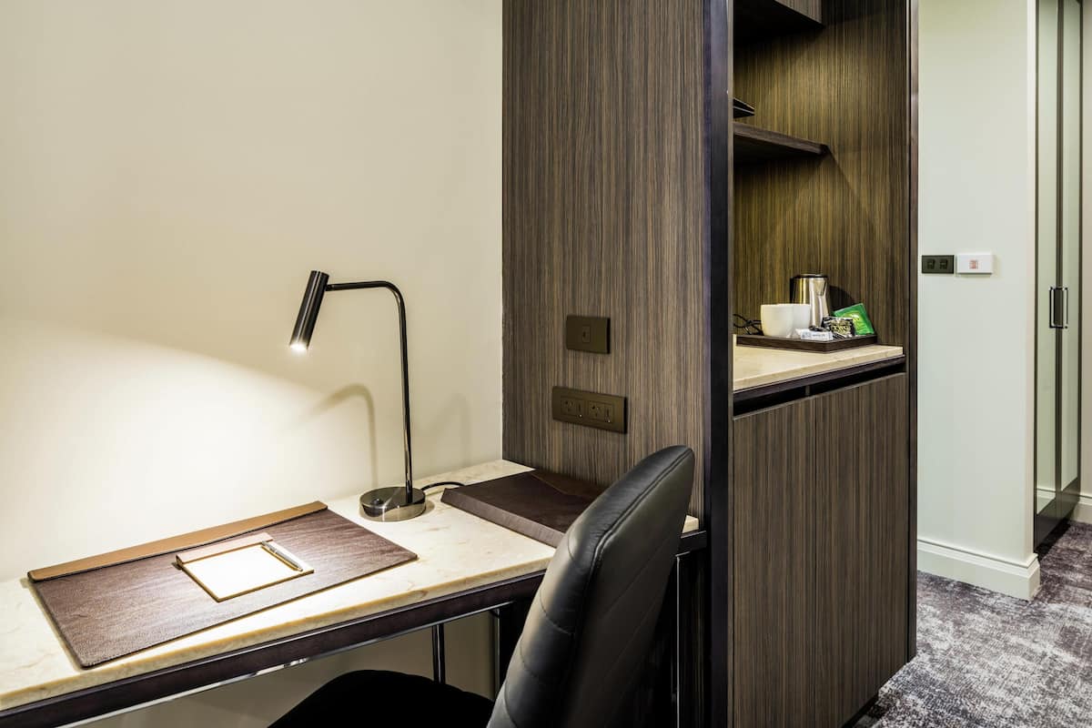 Egyptian cotton sheets, premium bedding, down comforters, pillowtop beds