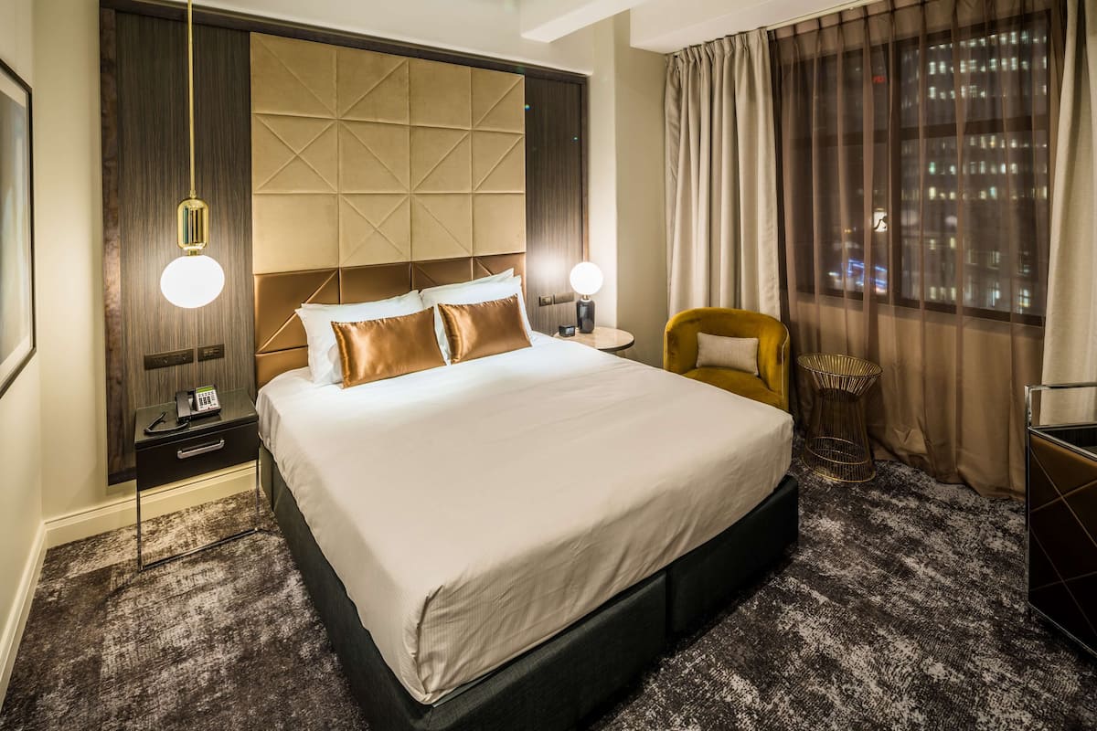 Egyptian cotton sheets, premium bedding, down comforters, pillowtop beds