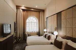 Egyptian cotton sheets, premium bedding, down duvets, pillow-top beds - DoubleTree by Hilton Wellington (Wellington)