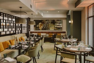 供应早餐和晚餐，国际美食