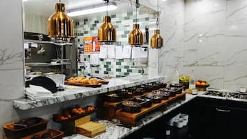 Desayuno buffet (con cargo) los fines de semana