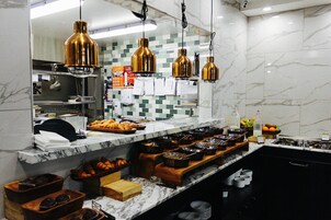 逢周末供应自助式早餐（需付费）