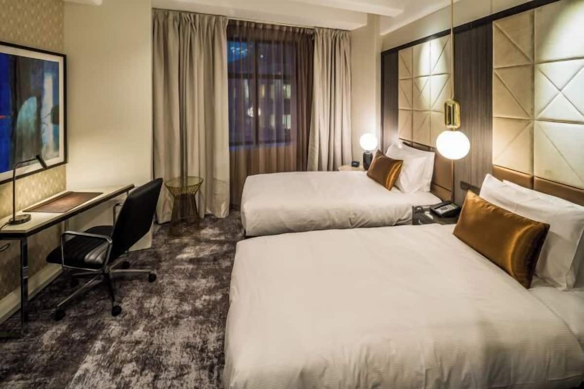 Egyptian cotton sheets, premium bedding, down comforters, pillowtop beds