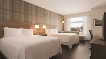 1 habitación, caja de seguridad en la habitación y escritorio