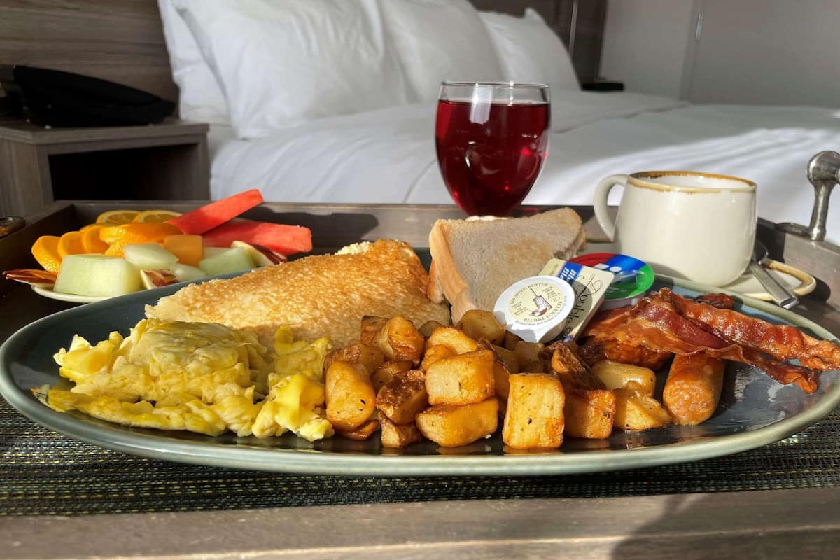 daily buffet breakfast for a fee