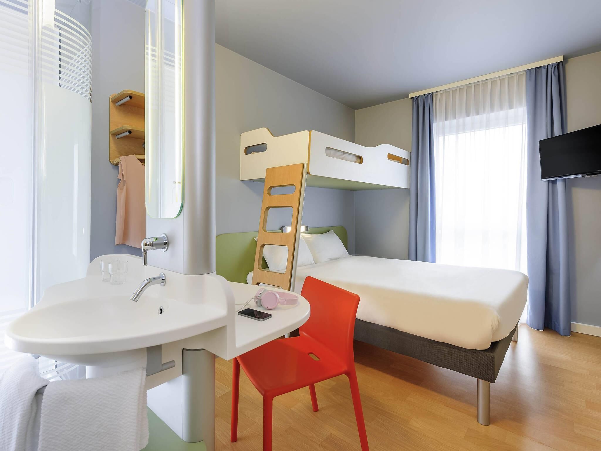 Standard Double Room, 1 Double Bed | Hypo-allergenic bedding, desk, blackout drapes, soundproofing
