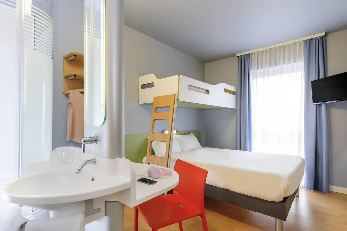 Standard Double Room, 1 Double Bed | Hypo-allergenic bedding, desk, blackout drapes, soundproofing