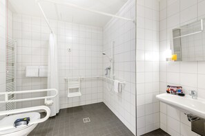Buồng tắm vòi sen, đồ dùng nhà tắm thân thiện với môi trường, khăn tắm