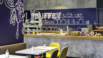 Esmorzar diari d'estil bufet (13 EUR per persona)