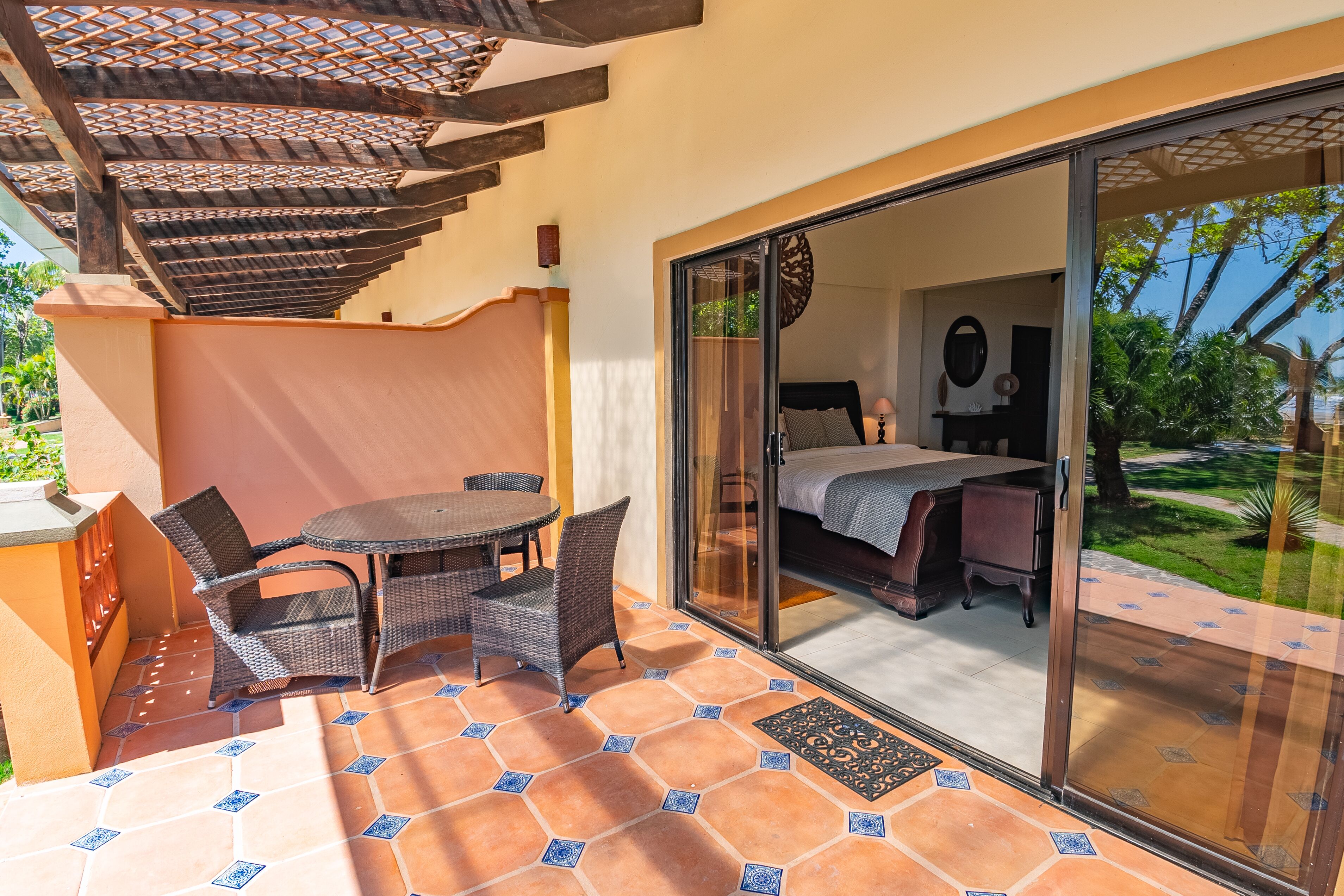 Habitación Deluxe, 1 cama King size | Terraza o patio