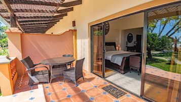 Habitación Deluxe, 1 cama King size | Terraza o patio