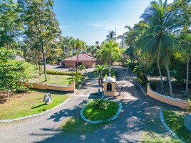 Entrada de la propiedad
