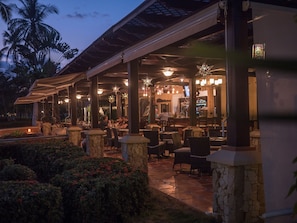 아침 식사, 점심 식사 및 저녁 식사 제공