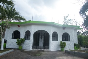 Front of property - Rocky Top Retreat (Negril)