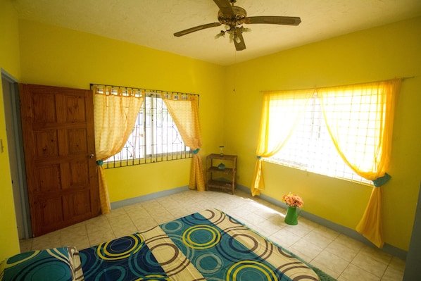 Villa económica, 2 habitaciones, con acceso para personas discapacitadas, alberca privada | Tabla de planchar con plancha, wifi gratis y ropa de cama 