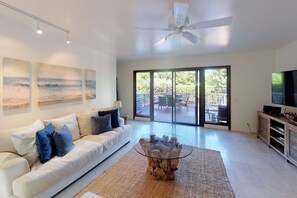 Smart TV, libri, studio