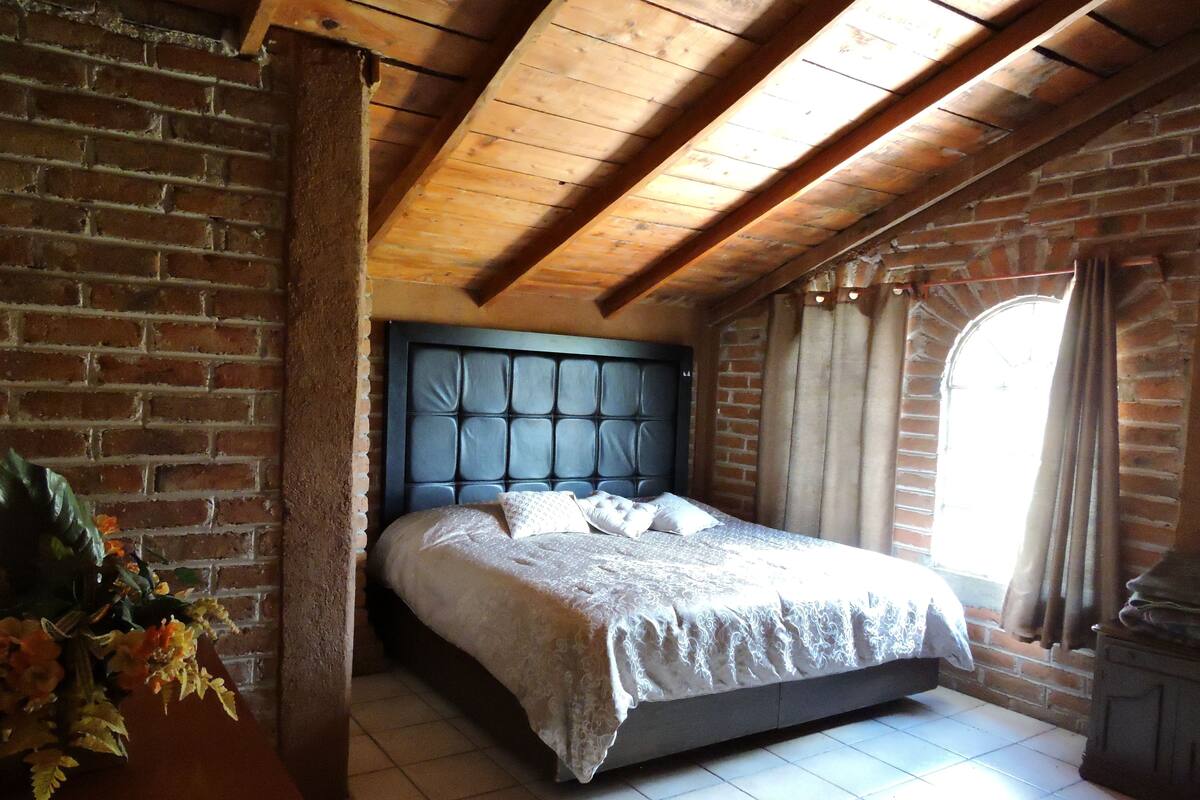 Familien-Ferienhütte, 3 Schlafzimmer, Hügelblick, zum Garten hin | Zustellbetten, Bettwäsche