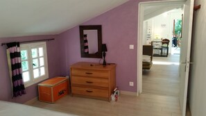 1 slaapkamer, een strijkplank/strijkijzer, wifi, beddengoed