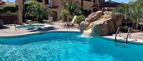 Piscine extérieure, piscine chauffée