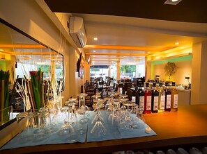Restaurant - The White Harp Beach Hotel (Hulhumalé)