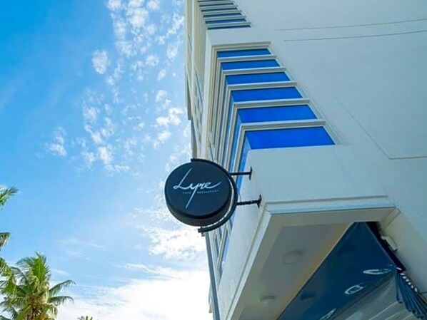 Exterior - The White Harp Beach Hotel (Hulhumalé)