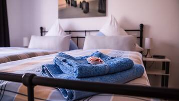 2 bedrooms, in-room safe, desk, iron/ironing board