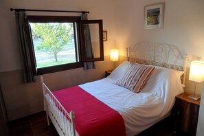 2 habitaciones, tabla de planchar con plancha y cuna de viaje