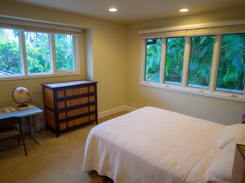 ダイヤモンドヘッドの斜面にゴージャスな不動産