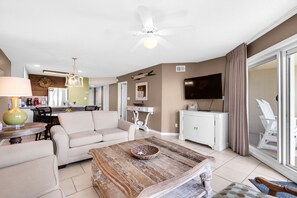 Télévision, lecteur de DVD, chaîne hi-fi