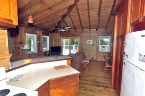 Smart-TV, DVD-spiller og stereoanlegg