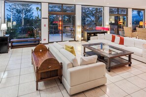 A spacious living area with a sofa, a wooden bench, and a coffee table. - Elegant, fully equipped residence with heated pool and great views (San Jose)