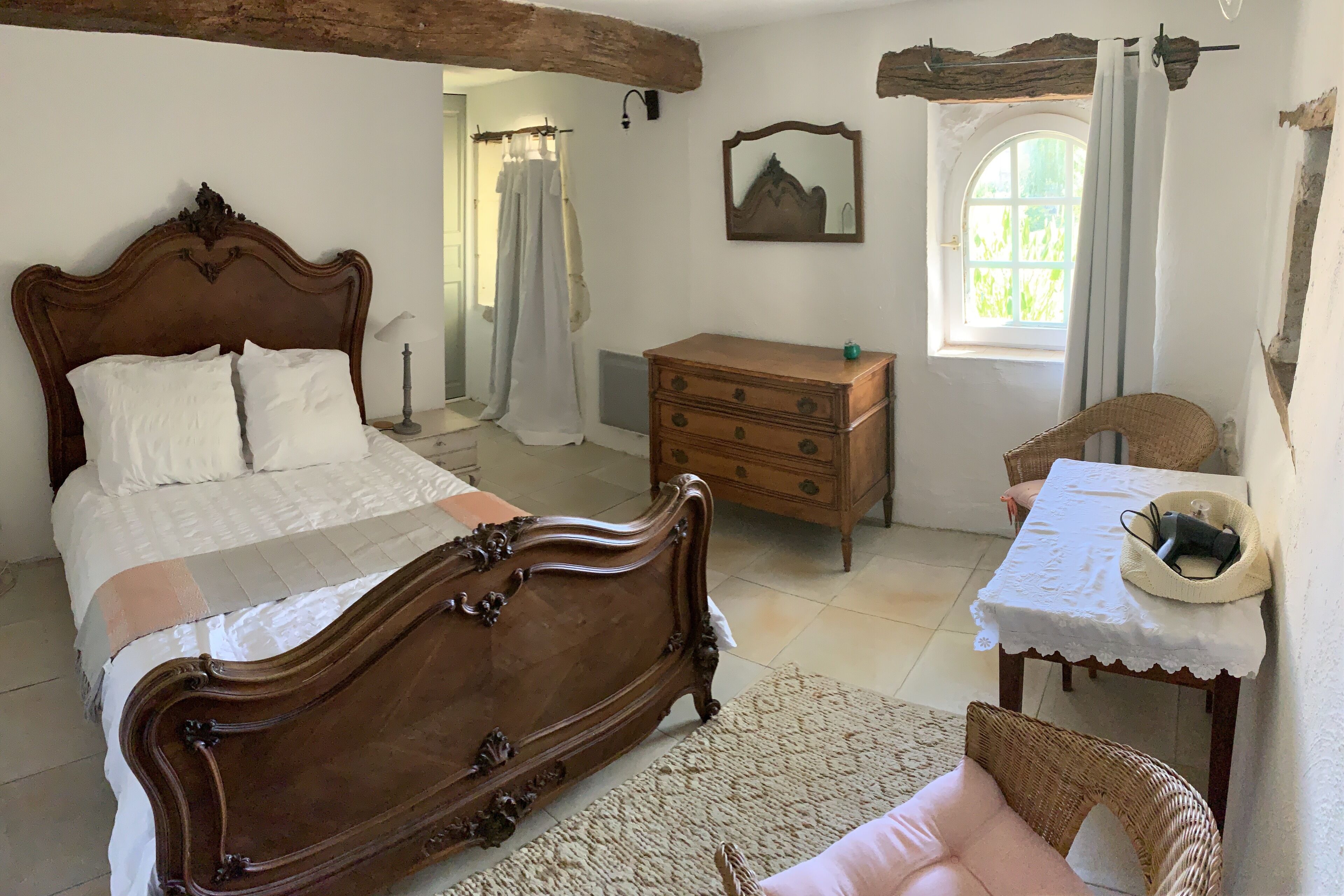 2 chambres, fer et planche à repasser, Wi-Fi, draps fournis