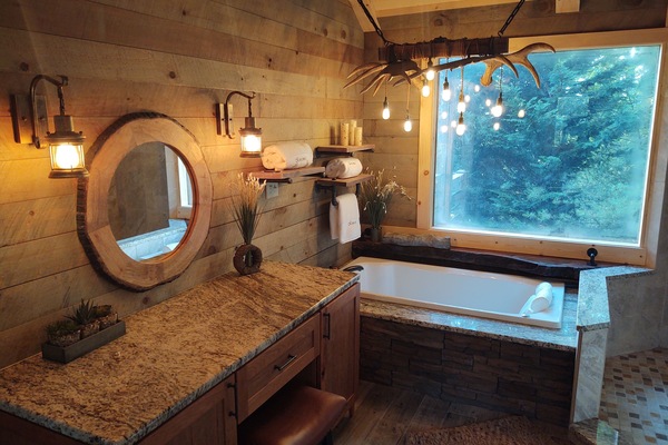 Luxurious master bath with jetted tub and amazing views!!