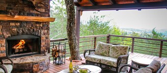 Luxury Outdoor LR & BBQ, Mtn Top retreat- MOOSEMAC - 7 person hot tub & more!!