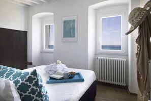 2 bedrooms, iron/ironing board, free WiFi, bed sheets - The Divine Enchantment.House with Terrace and Patio by the Sea. CIN IT011024C2SOE47S93 (riomaggiore)