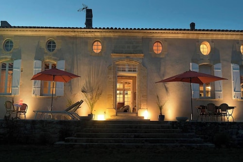 Prestigious 18th Century Master House With Swimming po Surrounded by the Vignard