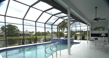 Tropical Paradise on The Lake with Free Pool Heating. Minutes from the Beach