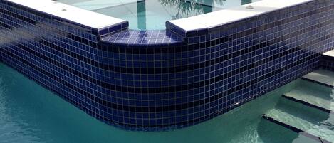 Piscina all'aperto, una piscina riscaldata