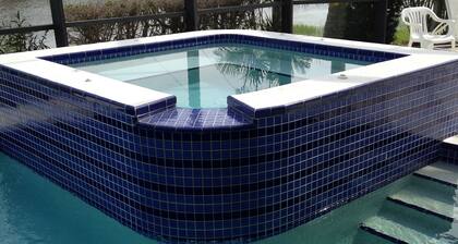 Tropical Paradise on The Lake with Pool 10 minutes from the Beach