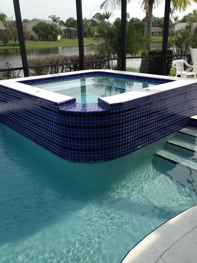 Tropical Paradise on The Lake with Free Pool Heating. Minutes from the Beach