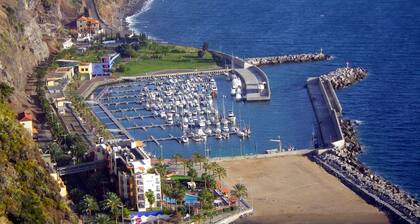 Geräumige madeirische Villa 'Casa do Gabriel' mit privatem Garten und Meerblick