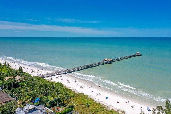 On the beach, sun loungers, beach towels - Modern pool villa, minutes from beaches, golf & shopping, free Wifi & Parking (Naples)