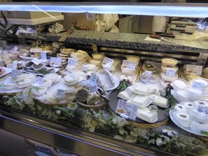 Dining - "Pool Studio" sleeps 2 self catering gite 10mins from Avignon! (Rognonas)