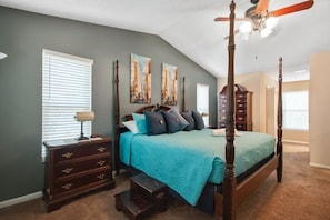 4 bedrooms, iron/ironing board, WiFi, bed sheets