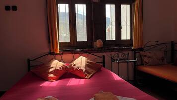 1 bedroom, WiFi (free), bed sheets